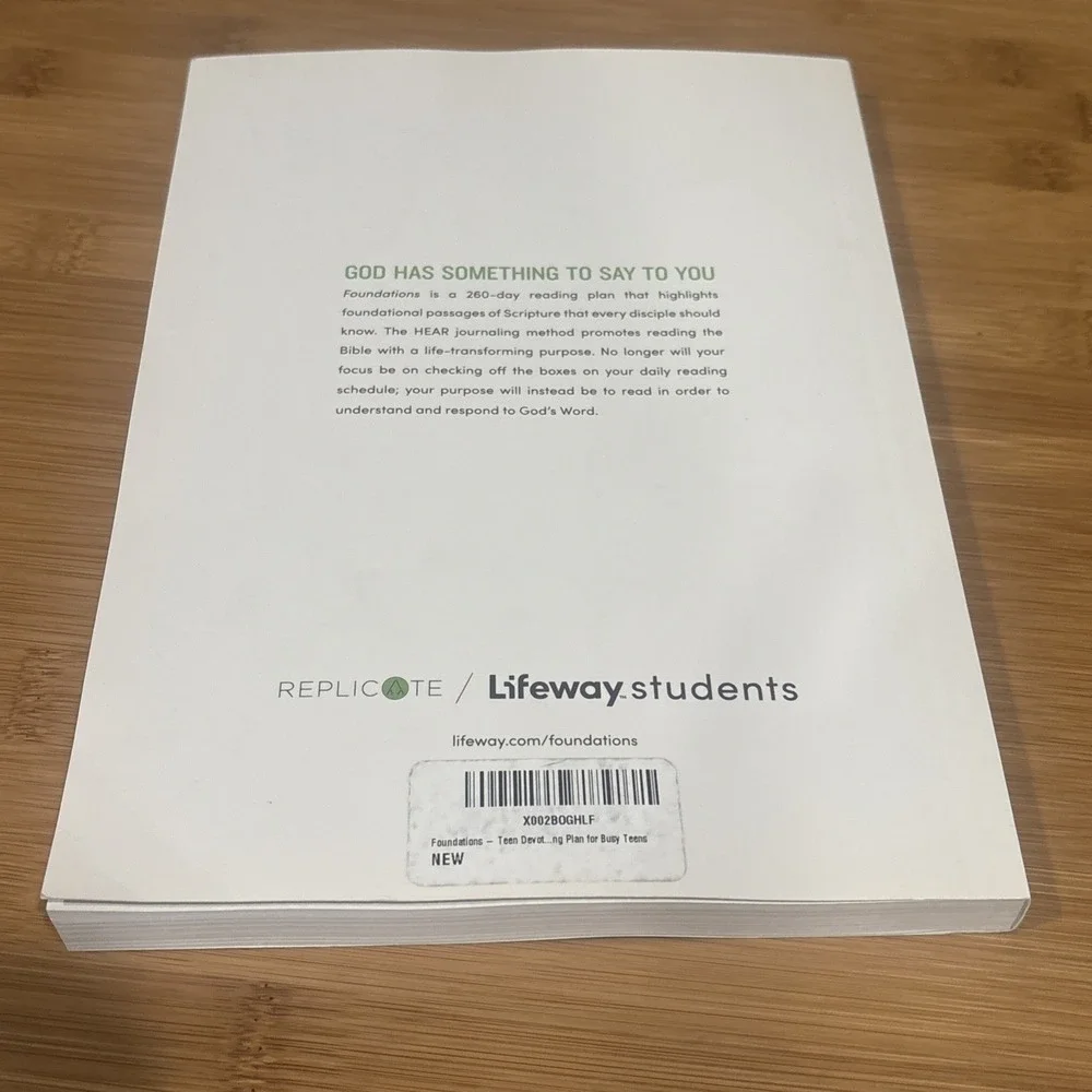 Foundations - Teen Devotional: A 260-Day‎ Bible Reading Plan for Busy Teens